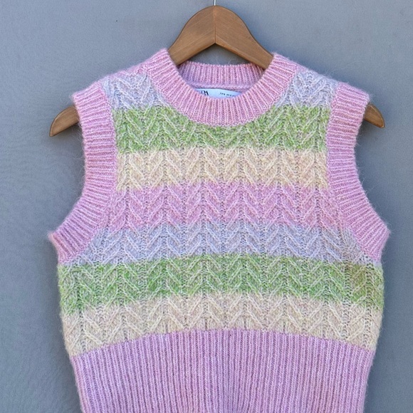 🎉5 for $45🎉 Zara vest sweater size S - Picture 2 of 7